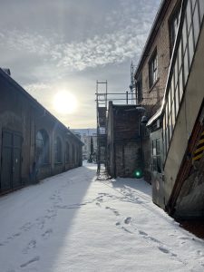 Ausschnitt aus dem Garagen-Campus bei Schnee.